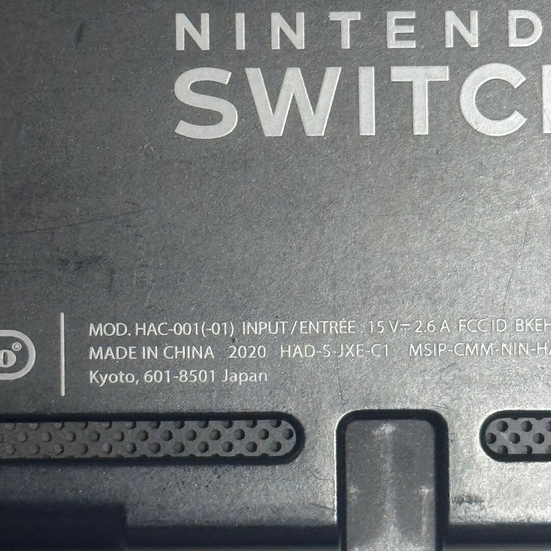 Nintendo Switch(ニンテンドースイッチ)のNintendo Switch HAC-001(-01) レッド＆パープル 動作確認済み ケース付き バッテリー強化版 ニンテンドー スイッチ 【中古】 12403K317 エンタメ/ホビーのゲームソフト/ゲーム機本体(家庭用ゲーム機本体)の商品写真