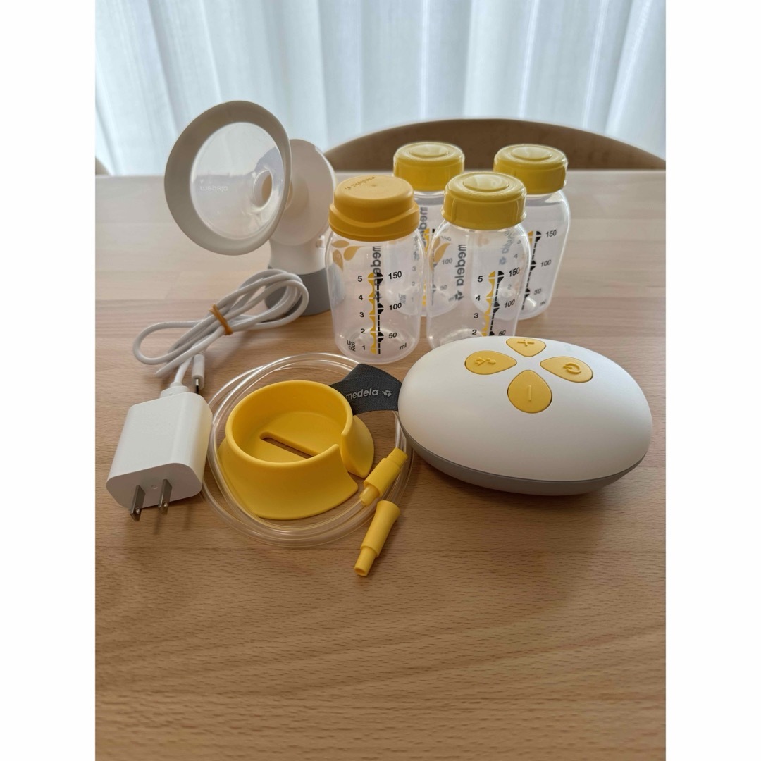 medela(メデラ)のメデラ ソロ電動さく乳器セット ＋ 母乳ボトル150ml 3本 キッズ/ベビー/マタニティの授乳/お食事用品(その他)の商品写真