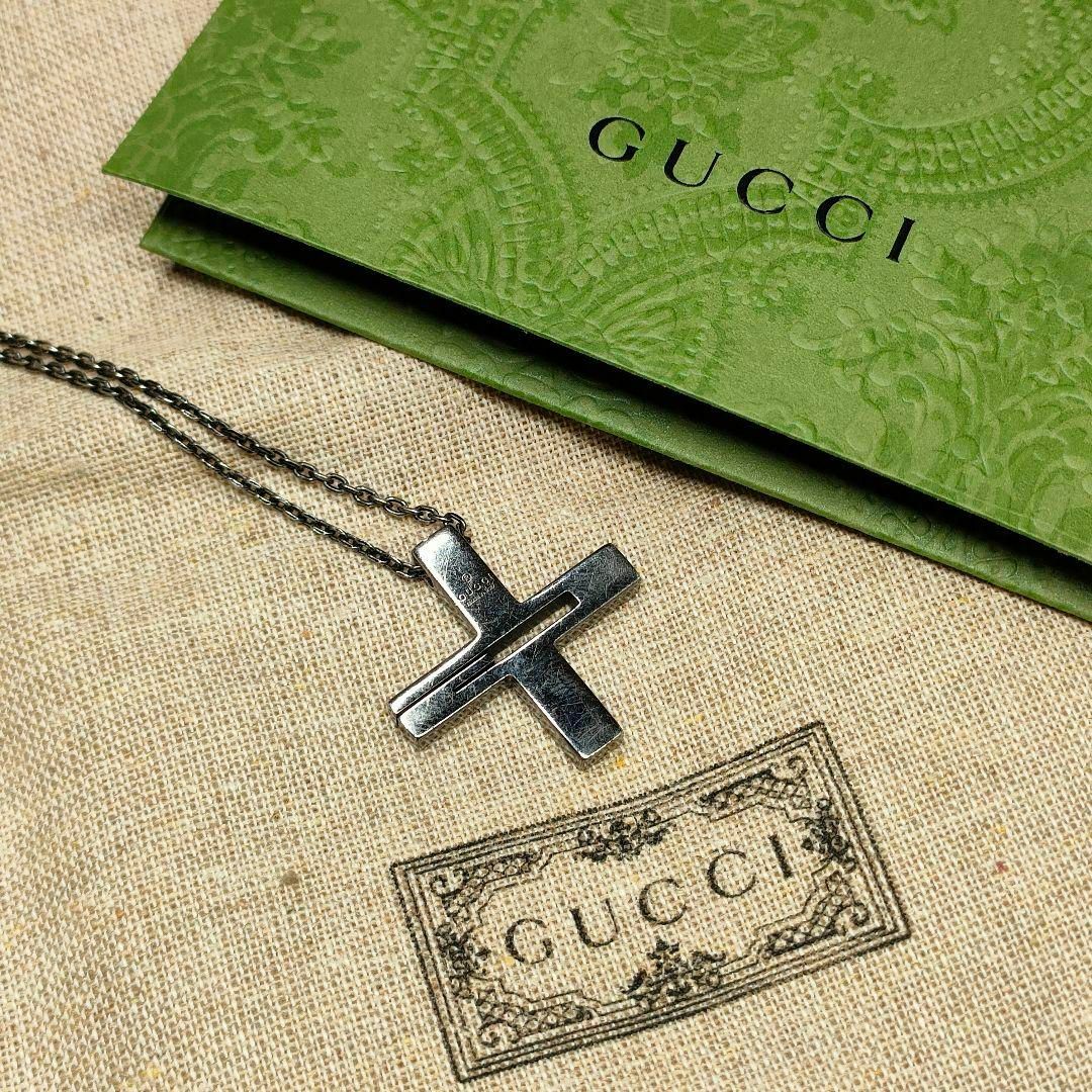 Gucci(グッチ)のGUCCI ネックレス クロス ブラック グッチ アクセサリー クロス シルバー レディースのアクセサリー(ネックレス)の商品写真