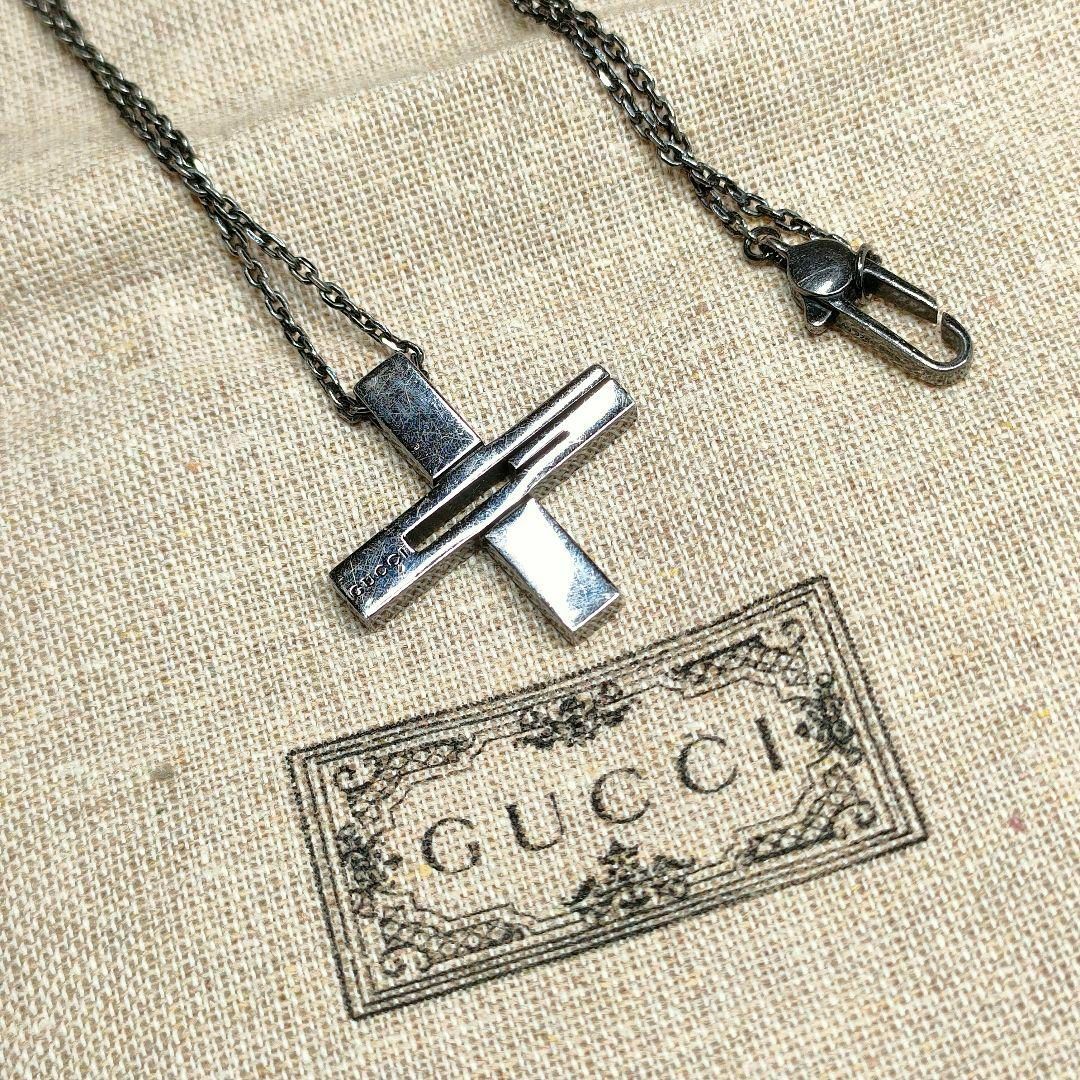 Gucci(グッチ)のGUCCI ネックレス クロス ブラック グッチ アクセサリー クロス シルバー レディースのアクセサリー(ネックレス)の商品写真