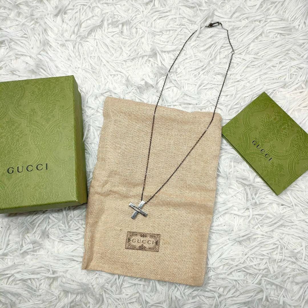 Gucci(グッチ)のGUCCI ネックレス クロス ブラック グッチ アクセサリー クロス シルバー レディースのアクセサリー(ネックレス)の商品写真