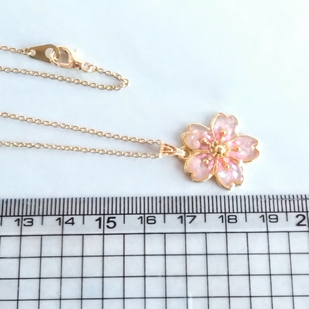 桜の花ペンダント ハンドメイドのアクセサリー(ネックレス)の商品写真