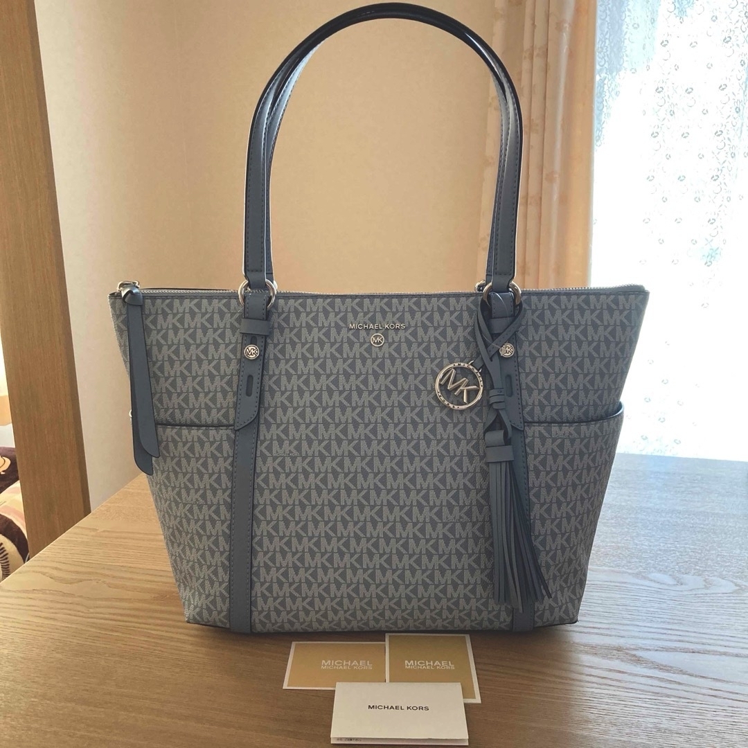 Michael Kors(マイケルコース)の未使用♡マイケルコース♡サリバン♡トートバッグ♡タッセル♡アイスブルー レディースのバッグ(トートバッグ)の商品写真