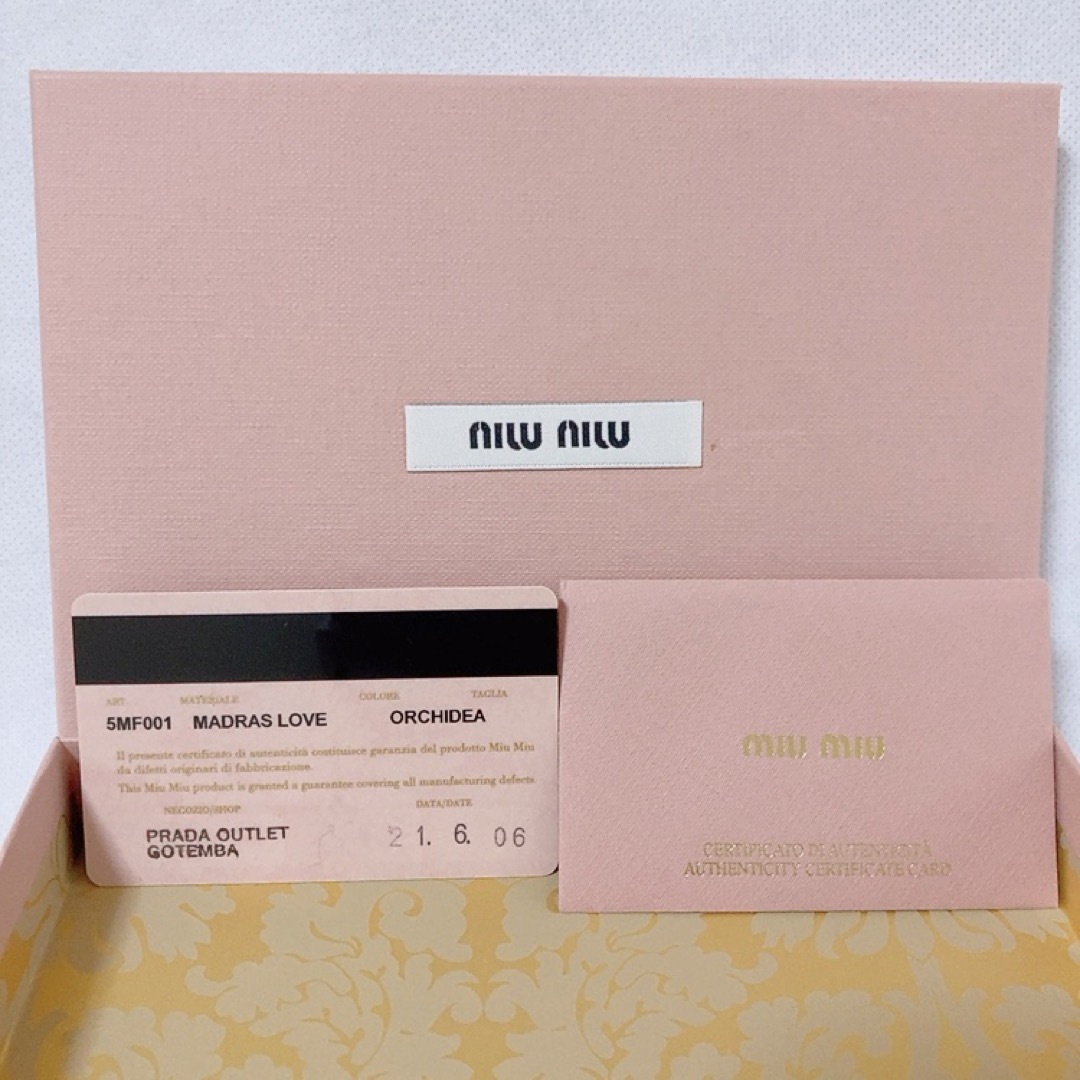 miumiu(ミュウミュウ)の【新品未使用】MIUMIU♡MADRASLOVE♡マドラスラブ♡マルチケース♡ レディースのファッション小物(財布)の商品写真