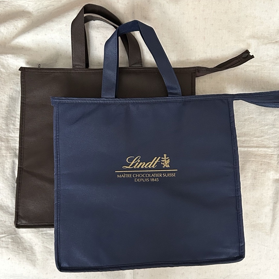 Lindt(リンツ)のリンツ　保冷バッグ インテリア/住まい/日用品のキッチン/食器(弁当用品)の商品写真