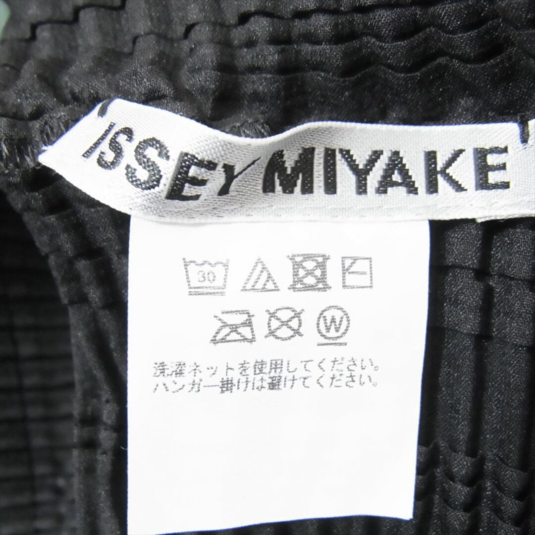 ISSEY MIYAKE(イッセイミヤケ)のISSEY MIYAKE イッセイミヤケ 23SS IM31FJ61215 STRIPE LIKE PLEATS ストライプ プリーツ Tシャツ カットソー トップス ブラック系 2【新古品】【未使用】【中古】 レディースのトップス(シャツ/ブラウス(半袖/袖なし))の商品写真