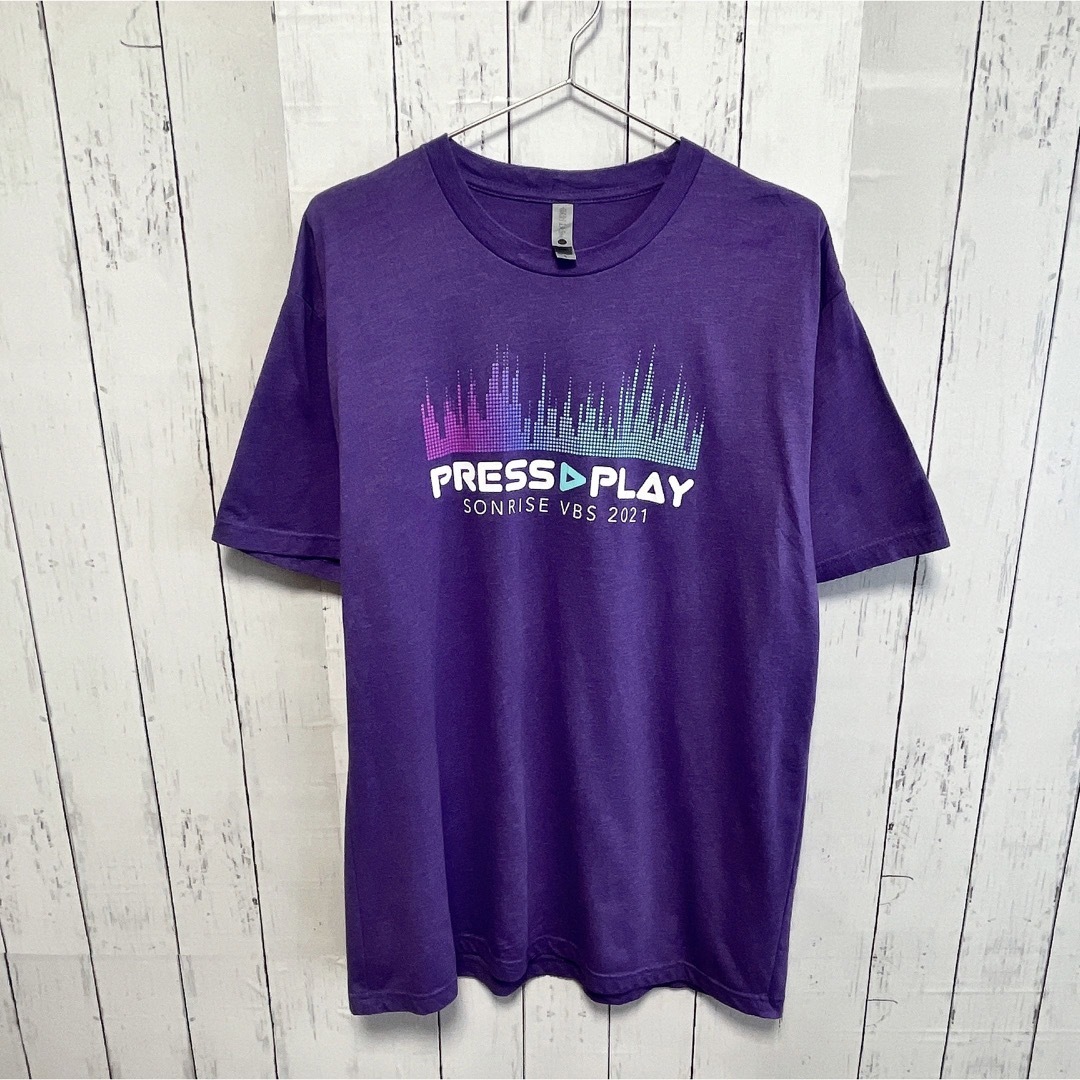 USA古着　Tシャツ　Lサイズ　パープル　紫　プリント　ロゴ　フェス　Uネック メンズのトップス(Tシャツ/カットソー(半袖/袖なし))の商品写真