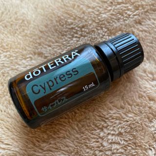 ドテラ(doTERRA)のドテラ　サイプレス　15ml  アロマオイル　精油　新品未使用(エッセンシャルオイル（精油）)