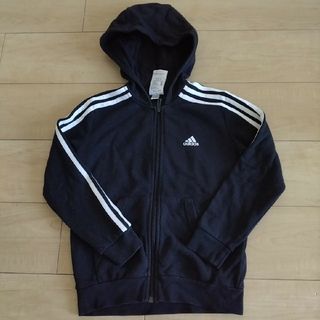 アディダス(adidas)のアディダス　裏起毛　パーカー　130cm(ジャケット/上着)