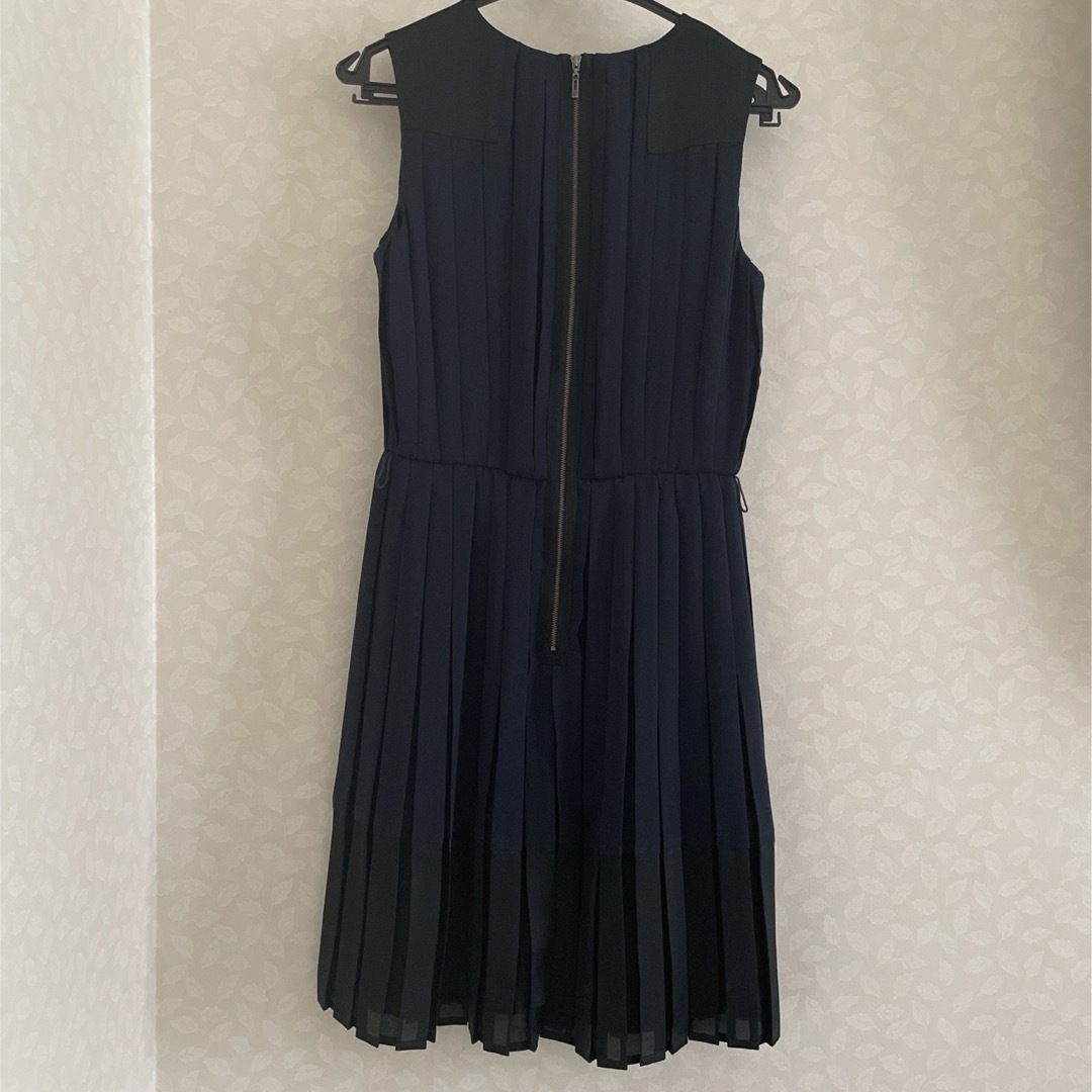 MANGO(マンゴ)のMANGO ネイビー・ブラック プリーツ ワンピース レディースのフォーマル/ドレス(ミニドレス)の商品写真