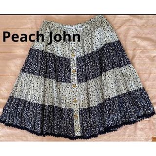 ピーチジョン(PEACH JOHN)の☆  ピーチジョン　フレアースカート　白 紺(ひざ丈スカート)