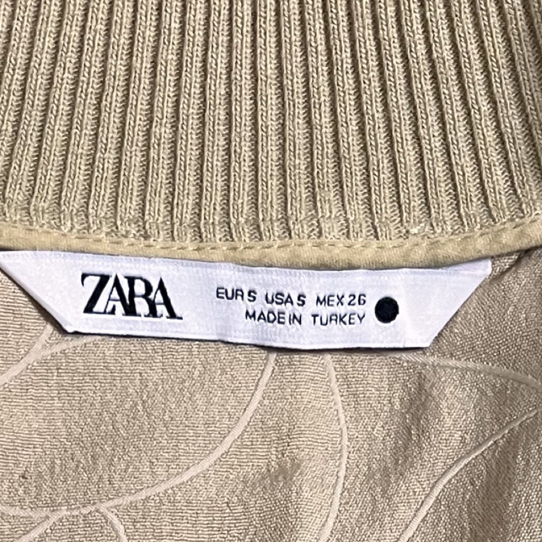 ZARA(ザラ)のZARA  キルティングベスト レディースのトップス(ベスト/ジレ)の商品写真