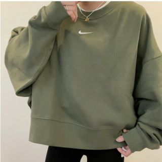 ナイキ(NIKE)の【美品】NIKEｵｰﾊﾞｰｻｲｽﾞｼﾙｴｯﾄショート丈スウェット(トレーナー/スウェット)