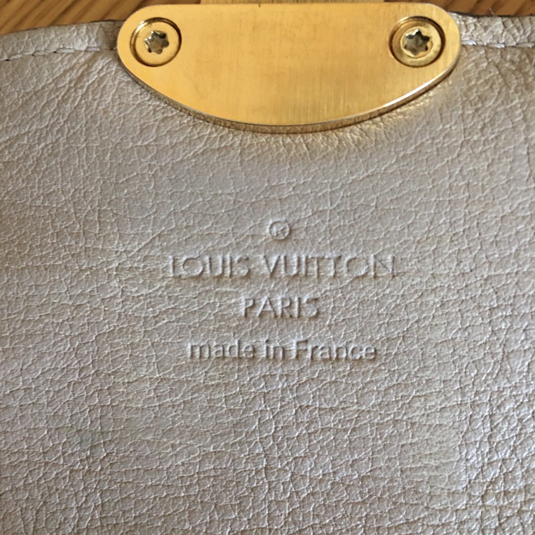 LOUIS VUITTON(ルイヴィトン)の美品 ルイヴィトン モノグラム マヒナ ポルトフォイユ イリス  ベージュ レディースのファッション小物(財布)の商品写真