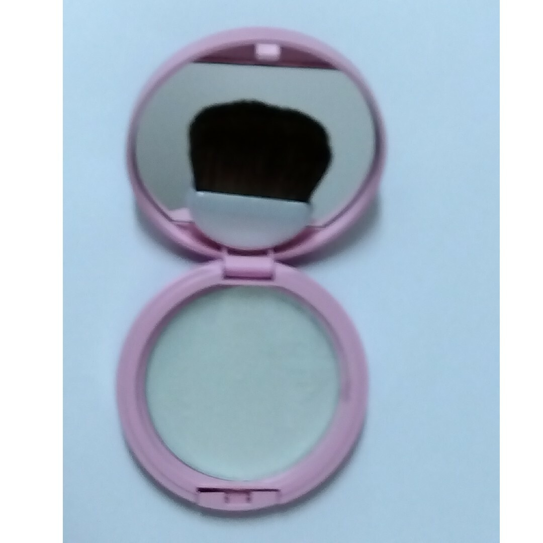 サンリオ(サンリオ)のフェイス カラーコントロール パウダー 2個セット コスメ/美容のベースメイク/化粧品(フェイスパウダー)の商品写真