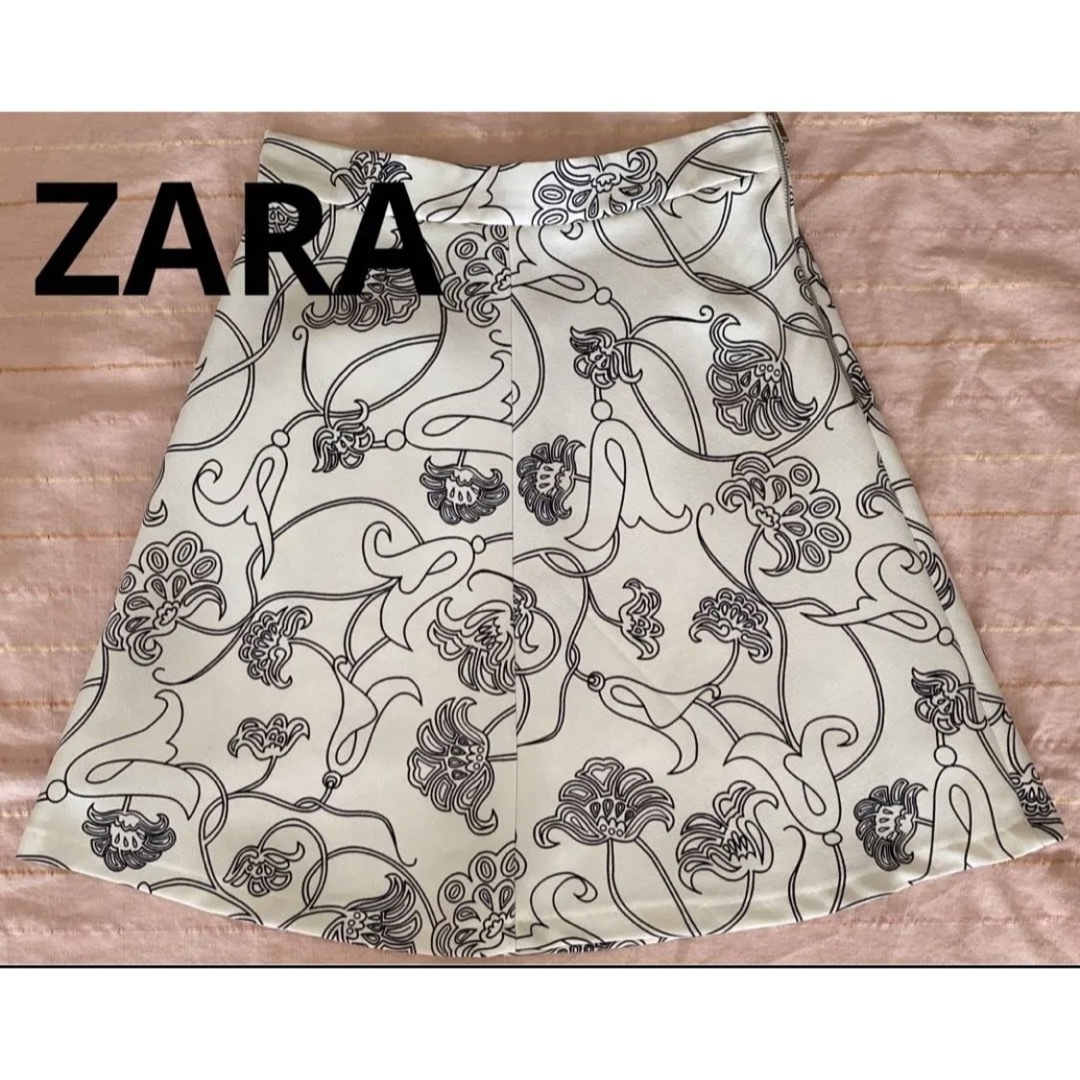 ZARA(ザラ)のZARA  WOMAN   スカート　　Mサイズ レディースのスカート(ひざ丈スカート)の商品写真