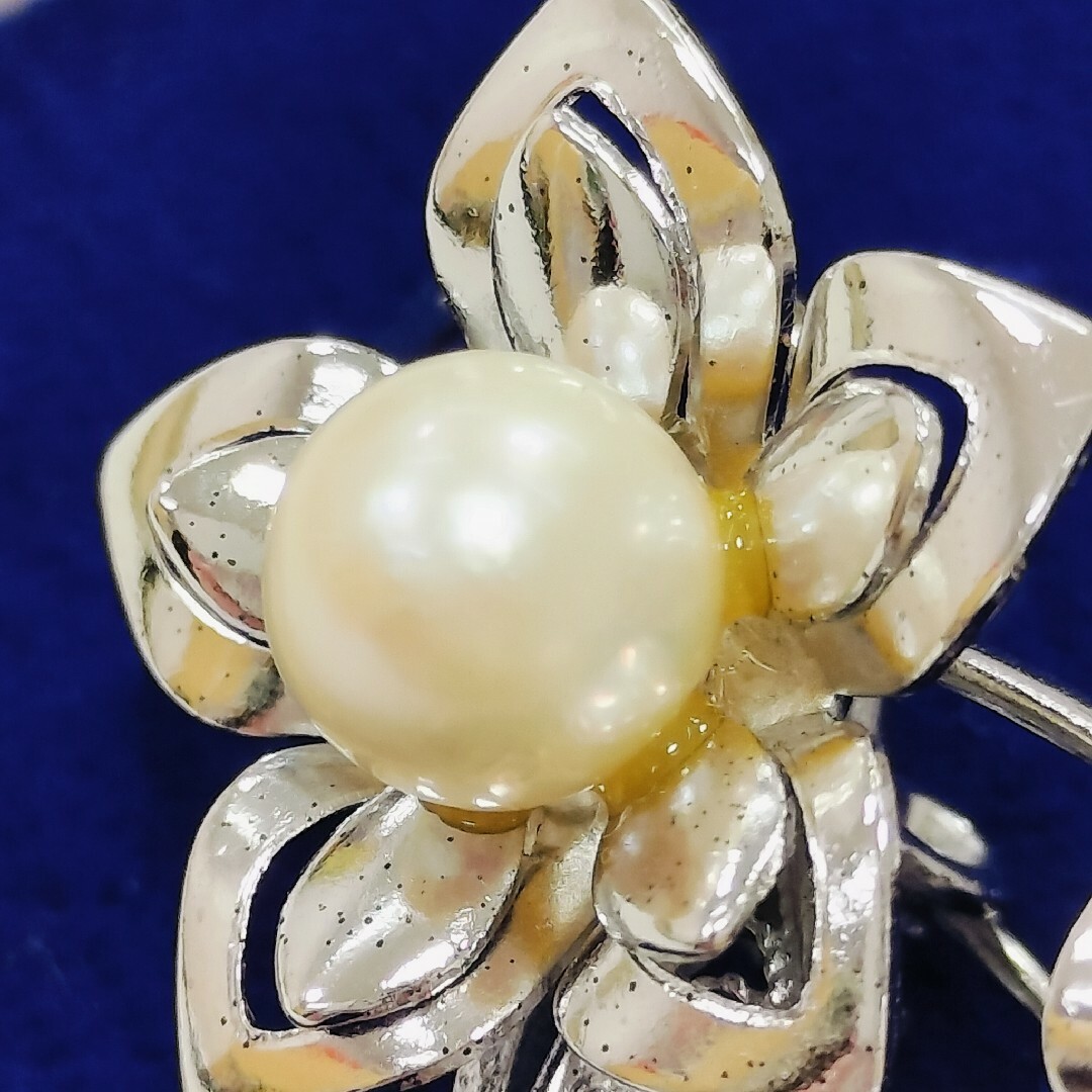 パールブローチ　本真珠 レディースのアクセサリー(ブローチ/コサージュ)の商品写真