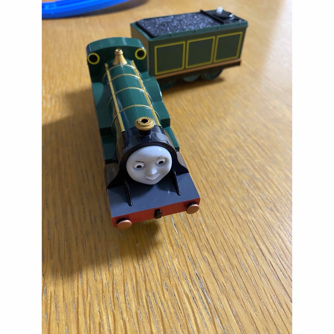 プラレール  トーマスシリーズ　エミリー　動作確認済み エンタメ/ホビーのおもちゃ/ぬいぐるみ(鉄道模型)の商品写真