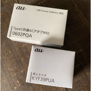 エーユー(au)の【au純正】GRATINA 卓上ホルダ & TypeC共通ACアダプタ02 各１(バッテリー/充電器)