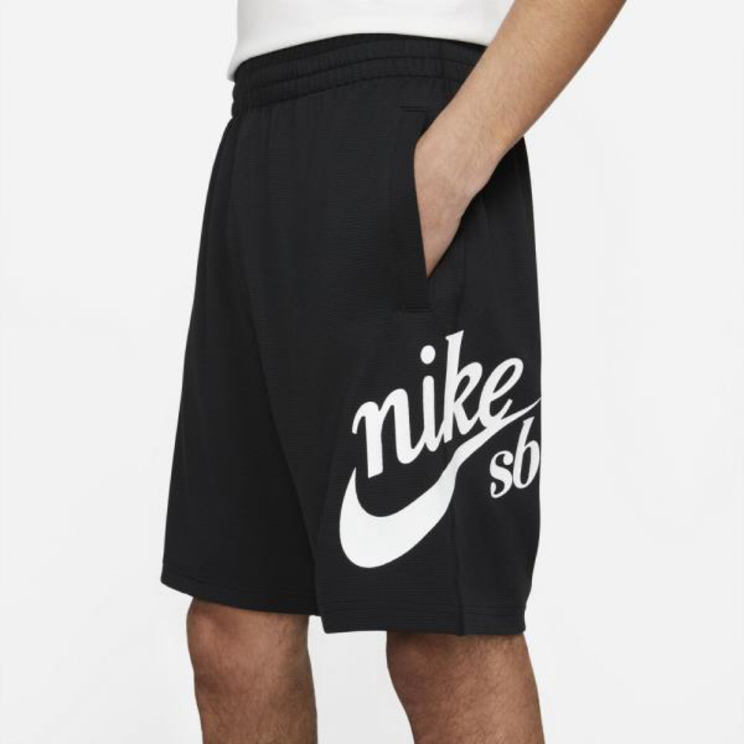 NIKE(ナイキ)の新品　ナイキSB 定価4950円　完売品　ハーフパンツ　ショートパンツ　ロゴ メンズのパンツ(ショートパンツ)の商品写真