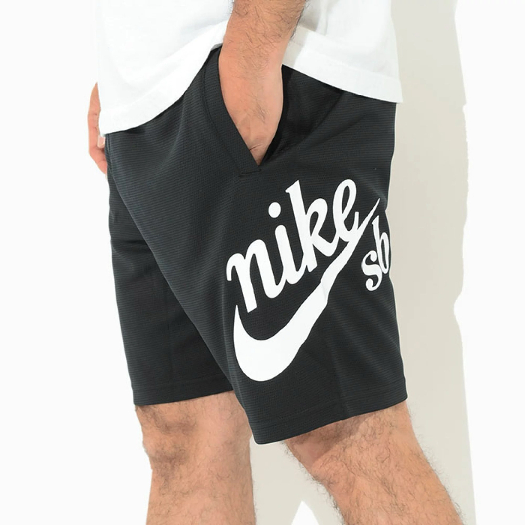 NIKE(ナイキ)の新品　ナイキSB 定価4950円　完売品　ハーフパンツ　ショートパンツ　ロゴ メンズのパンツ(ショートパンツ)の商品写真