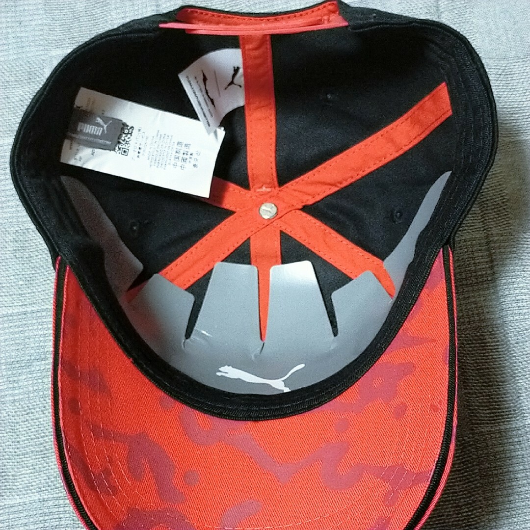 PUMA(プーマ)のプーマ　コラボキャップ　バットマン　ブラック黒赤　映画グッズ　ゴルフ　テニス メンズの帽子(キャップ)の商品写真
