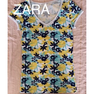 ザラ(ZARA)の☆  ZARA  ザラ　　Tシャツ　花柄　　サイズ26(Tシャツ(半袖/袖なし))
