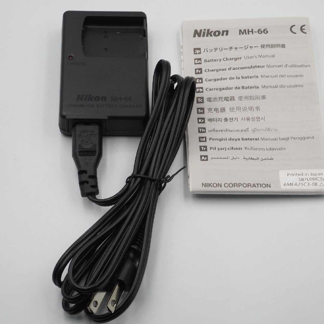 Nikon(ニコン)のNikon ニコン 充電器 MH-66 スマホ/家電/カメラのスマートフォン/携帯電話(バッテリー/充電器)の商品写真