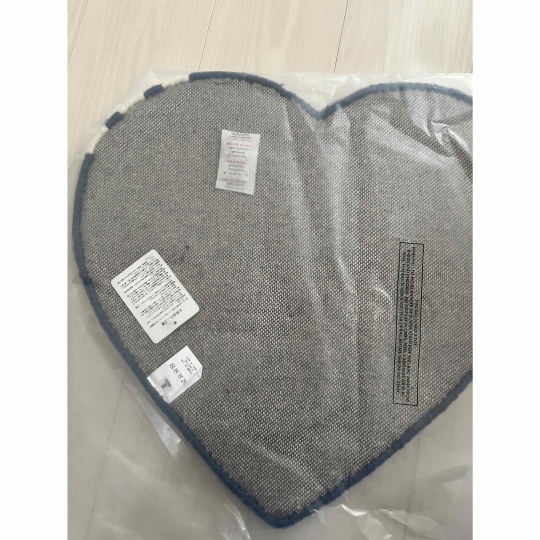 HUMAN MADE(ヒューマンメイド)のHUMAN MADE Heart Rug Small "blue " 青 インテリア/住まい/日用品のラグ/カーペット/マット(ラグ)の商品写真