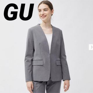 ジーユー(GU)の【美品】GU ノーカラージャケット＆パンツスーツ　セットアップ　ライトグレーMS(スーツ)