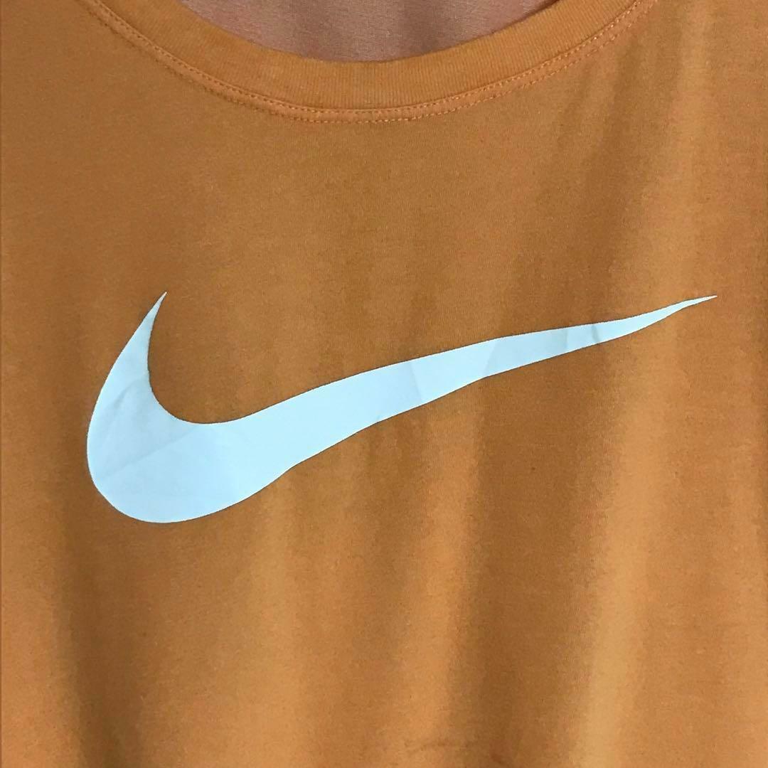 NIKE(ナイキ)の【ゆるだぼ】ナイキ　センターデカロゴTシャツ　ドライフィット　K478 レディースのトップス(Tシャツ(半袖/袖なし))の商品写真