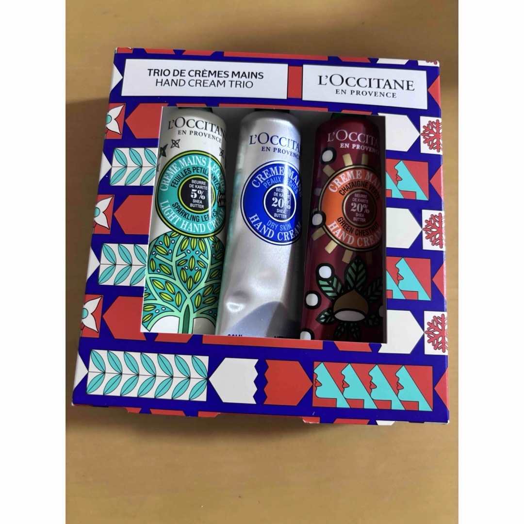 L'OCCITANE(ロクシタン)の【新品】限定品！ロクシタン　ホリデーシアハンドクリーム コスメ/美容のボディケア(ハンドクリーム)の商品写真