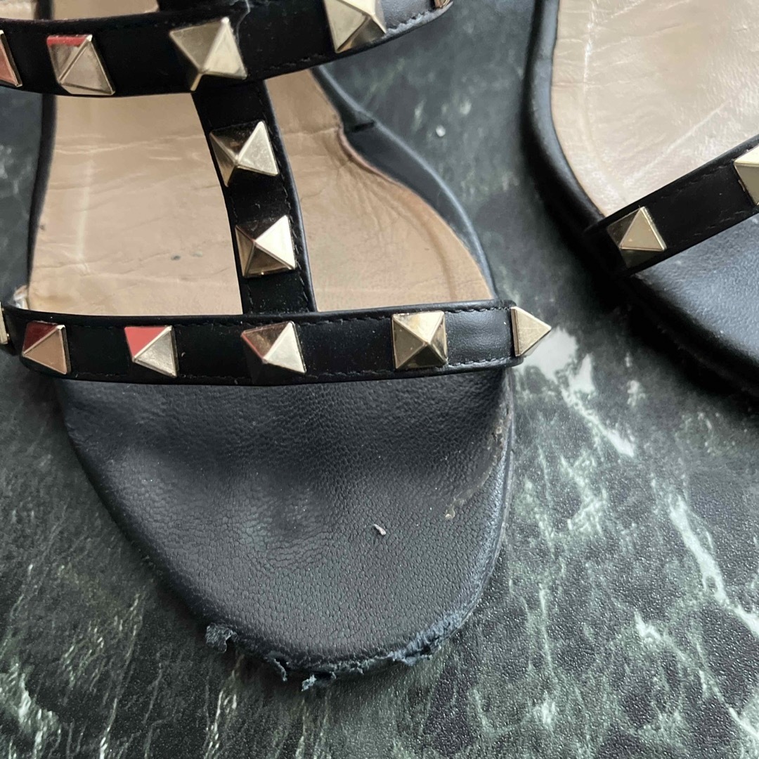 VALENTINO(ヴァレンティノ)のバレンティノ　ロックスタッズサンダル レディースの靴/シューズ(サンダル)の商品写真