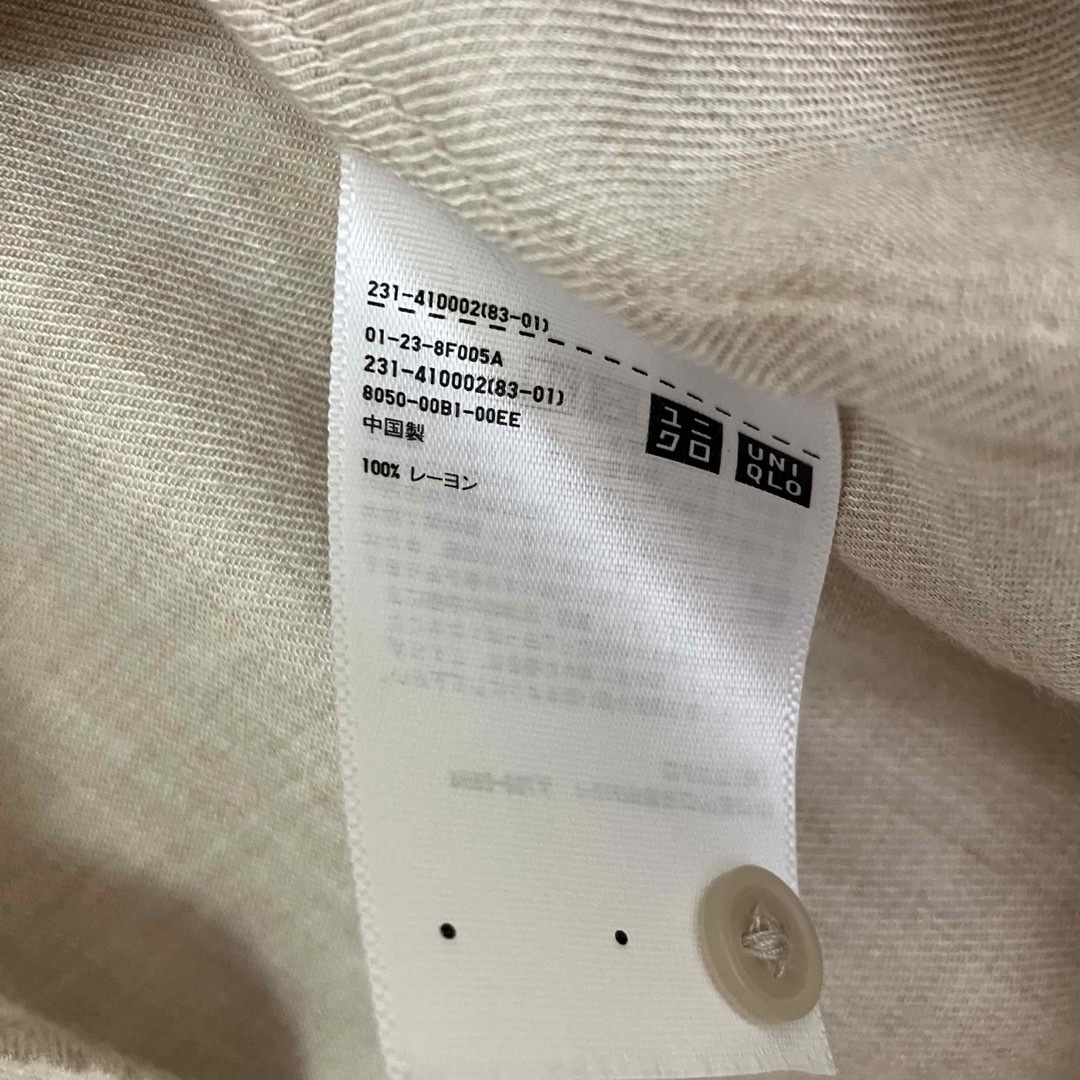 UNIQLO(ユニクロ)のユニクロ　レーヨンブラウス　ベージュ　S 春夏 レディースのトップス(シャツ/ブラウス(長袖/七分))の商品写真