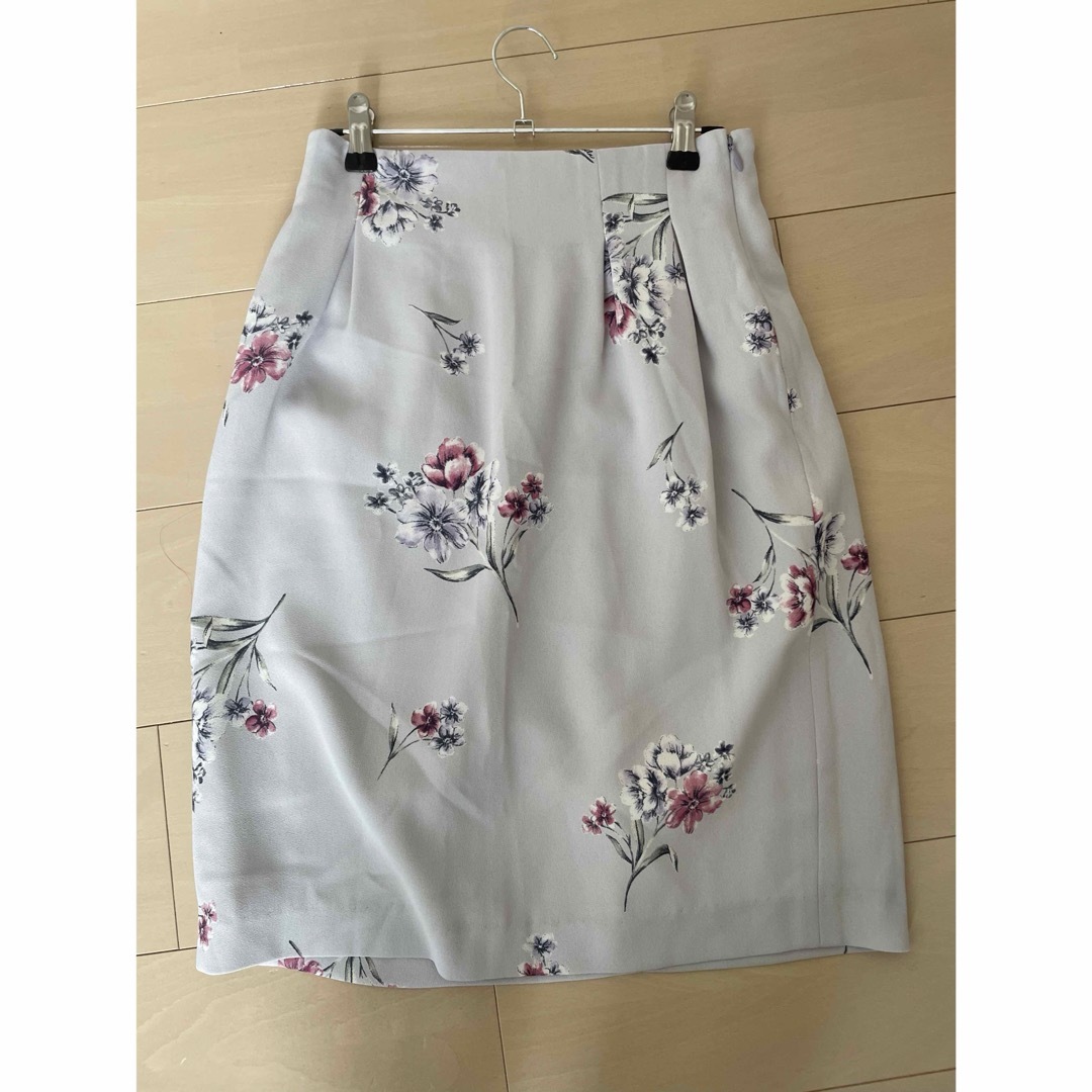 Noela(ノエラ)の花柄スカート レディースのスカート(ひざ丈スカート)の商品写真