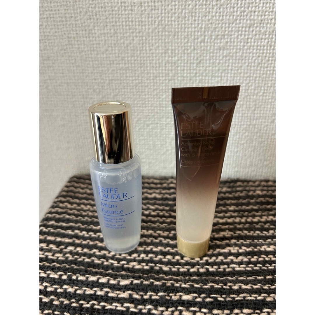 Estee Lauder(エスティローダー)の《新品未使用》エスティローダー　ポーチ　限定品 レディースのファッション小物(ポーチ)の商品写真