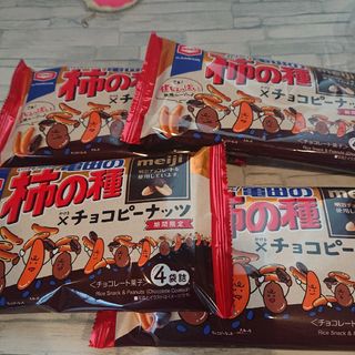 カメダセイカ(亀田製菓)の亀田製菓 亀田の柿の種Xチョコピーナッツ 4袋 80g(菓子/デザート)