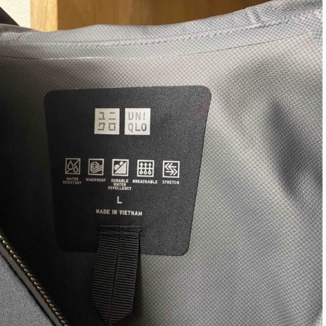 UNIQLO(ユニクロ)のユニクロ ブロックテックパーカ 3Dカット ブラック サイズL 未使用品 メンズのトップス(パーカー)の商品写真