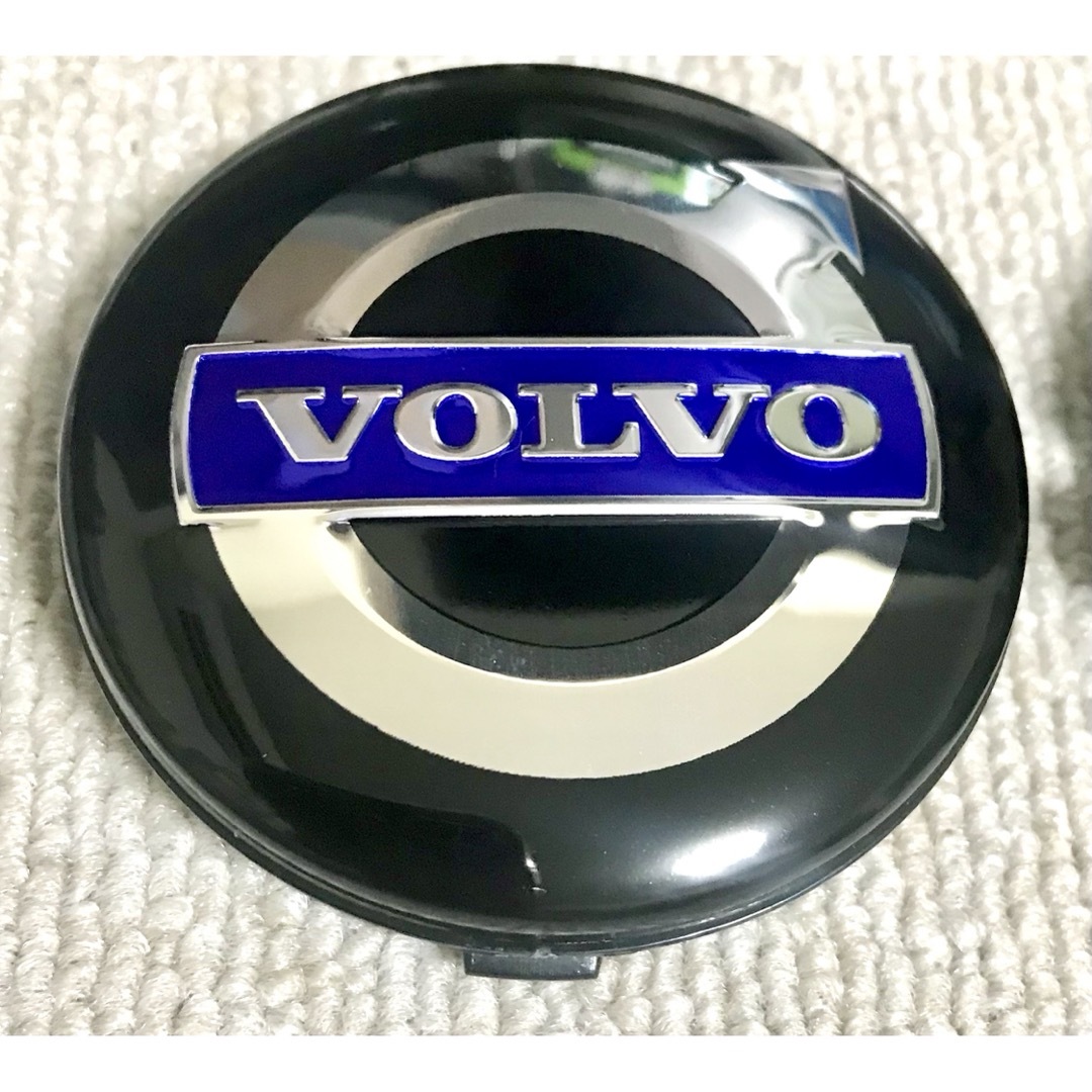 Volvo(ボルボ)のボルボ　Volvo センターキャップ　ホイールキャップ　64mm ネイビー 自動車/バイクの自動車(車外アクセサリ)の商品写真