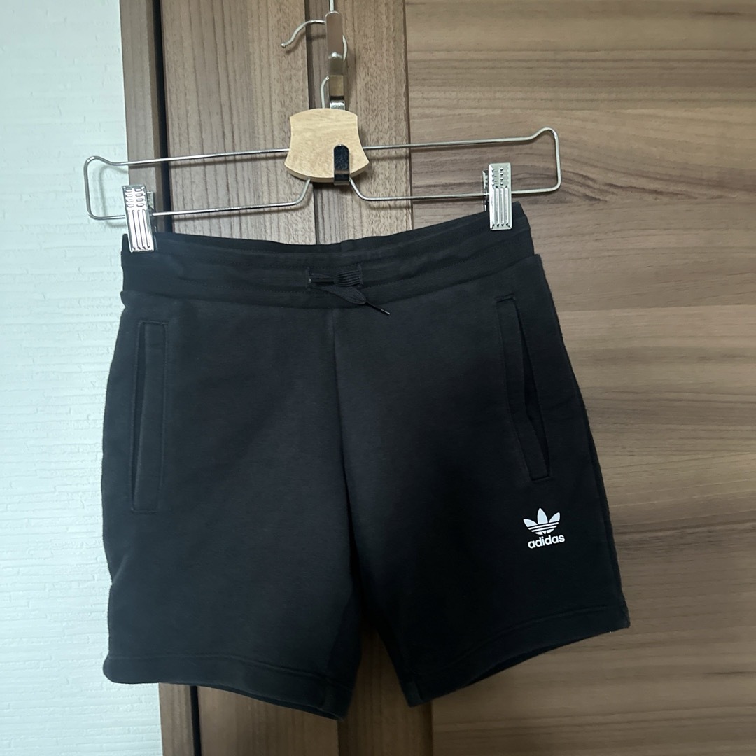 adidas(アディダス)のアディダスオリジナルス　ハーフパンツ　130 adidas キッズ/ベビー/マタニティのキッズ服男の子用(90cm~)(パンツ/スパッツ)の商品写真