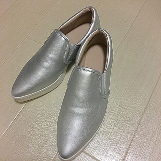 ジーユー(GU)のGU シルバースリッポン新品(スリッポン/モカシン)