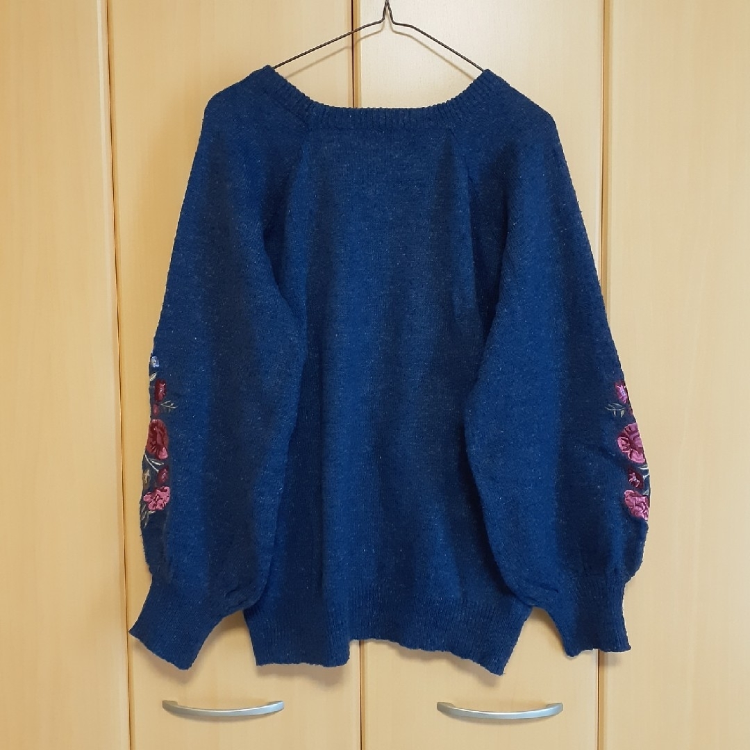 ニット　セーター　刺繍ニットセーター　ウール混 レディースのトップス(ニット/セーター)の商品写真