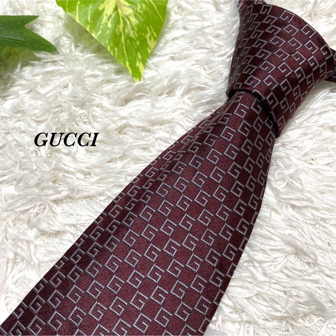 Gucci(グッチ)のGUCCI グッチ　ネクタイ　シルク　ビジネス　お洒落　デザイン　高級　総柄 メンズのファッション小物(ネクタイ)の商品写真