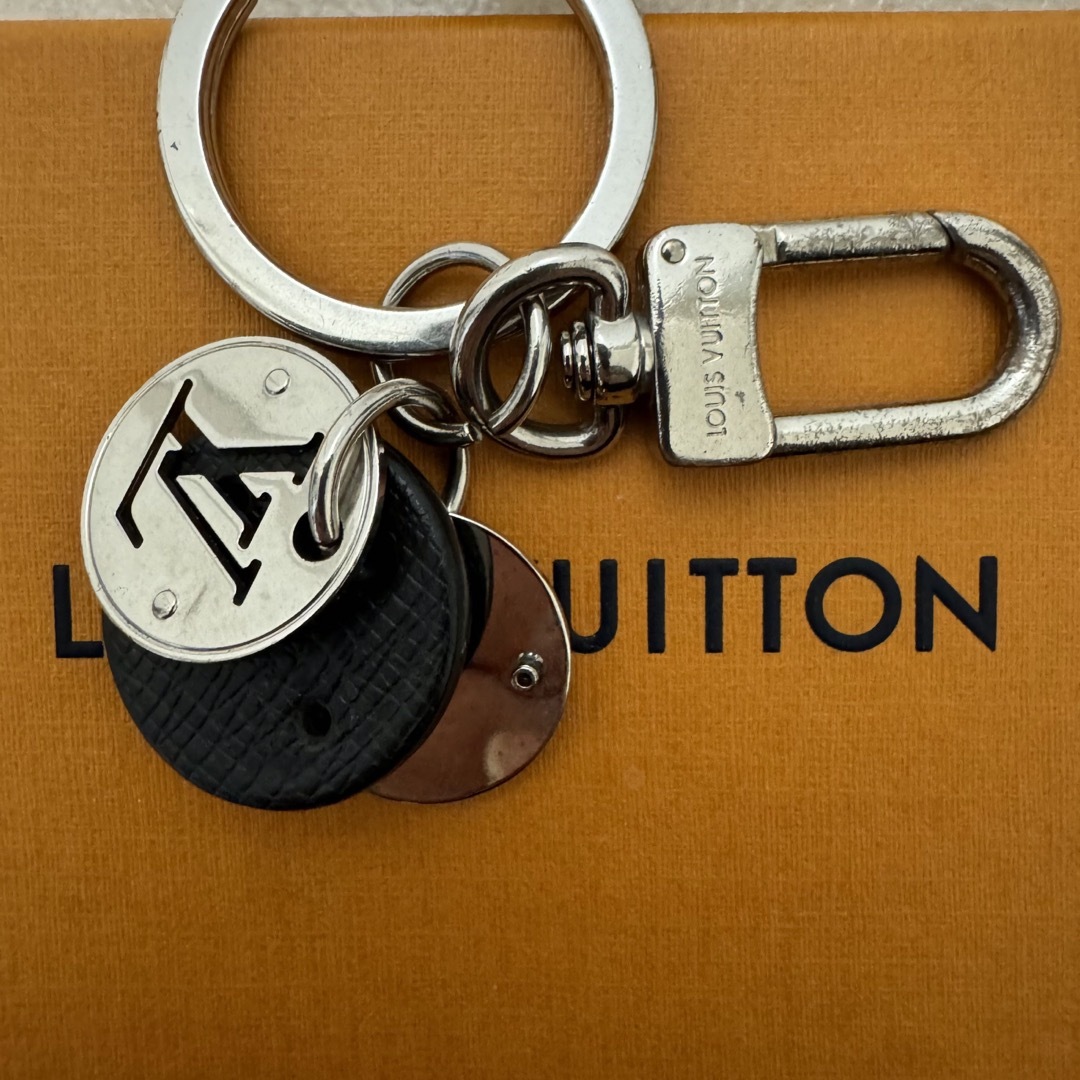 LOUIS VUITTON(ルイヴィトン)のVUITTON キーリング メンズのファッション小物(キーケース)の商品写真