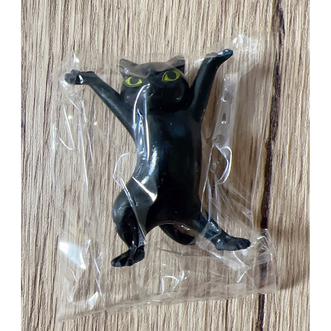 シュールな猫の置き物　ミニ エンタメ/ホビーのおもちゃ/ぬいぐるみ(キャラクターグッズ)の商品写真