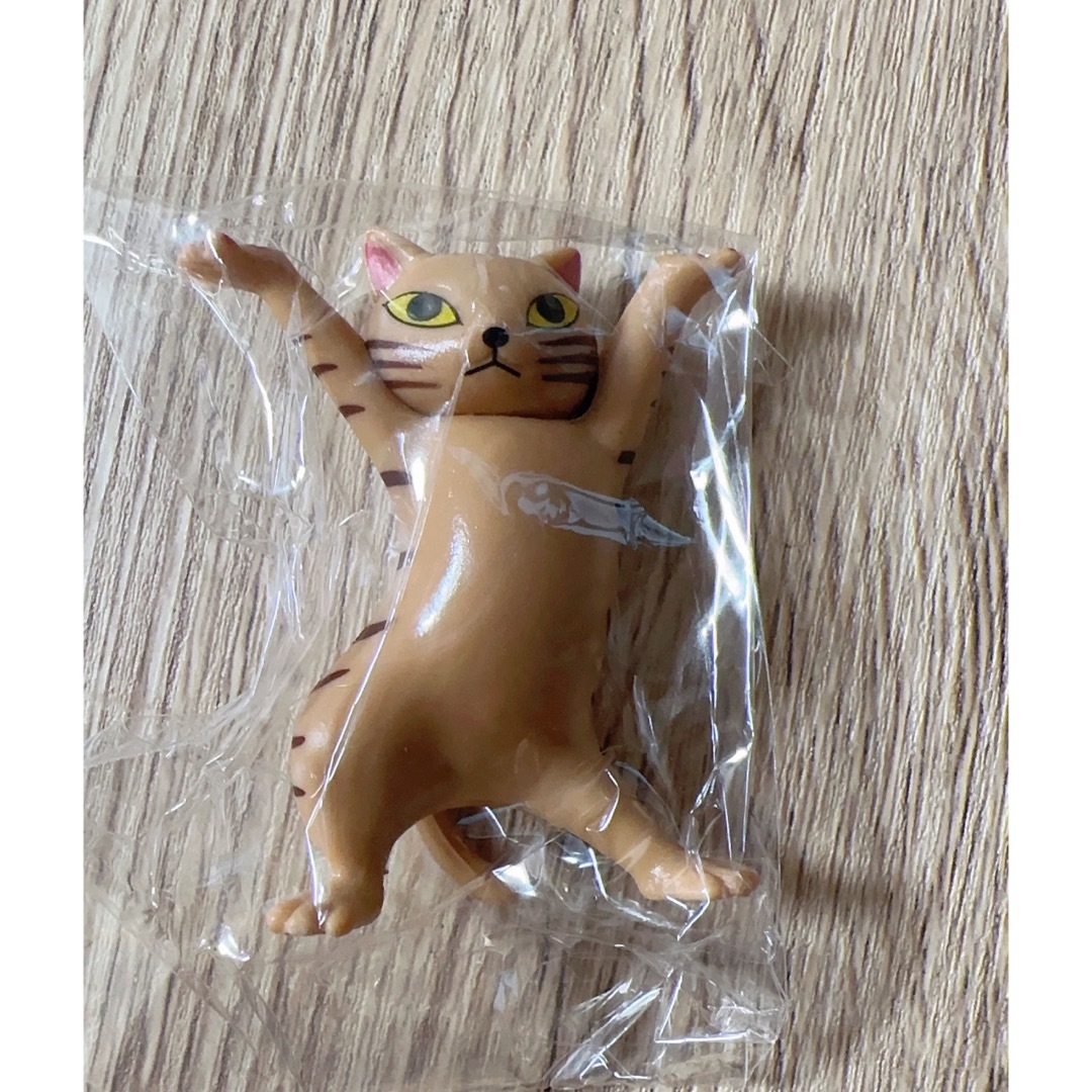 シュールな猫の置き物　ミニ エンタメ/ホビーのおもちゃ/ぬいぐるみ(キャラクターグッズ)の商品写真