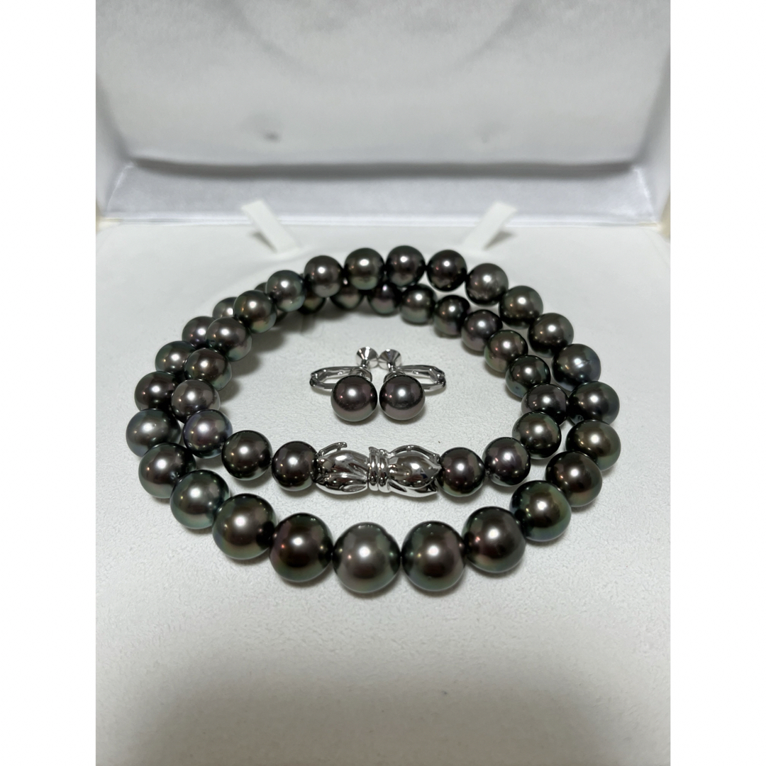 MIKIMOTO(ミキモト)のミキモト　K18  黒蝶パールネックレス・ネジバネ式イヤリングセット　美品 レディースのアクセサリー(ネックレス)の商品写真