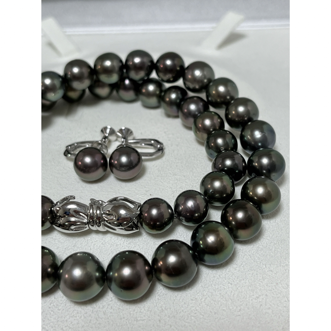 MIKIMOTO(ミキモト)のミキモト　K18  黒蝶パールネックレス・ネジバネ式イヤリングセット　美品 レディースのアクセサリー(ネックレス)の商品写真