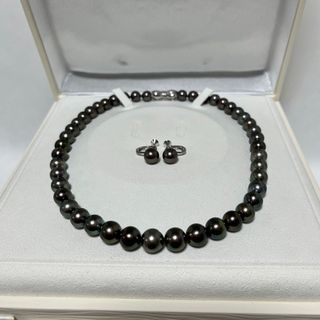 ミキモト(MIKIMOTO)のミキモト　K18  黒蝶パールネックレス・ネジバネ式イヤリングセット　美品(ネックレス)