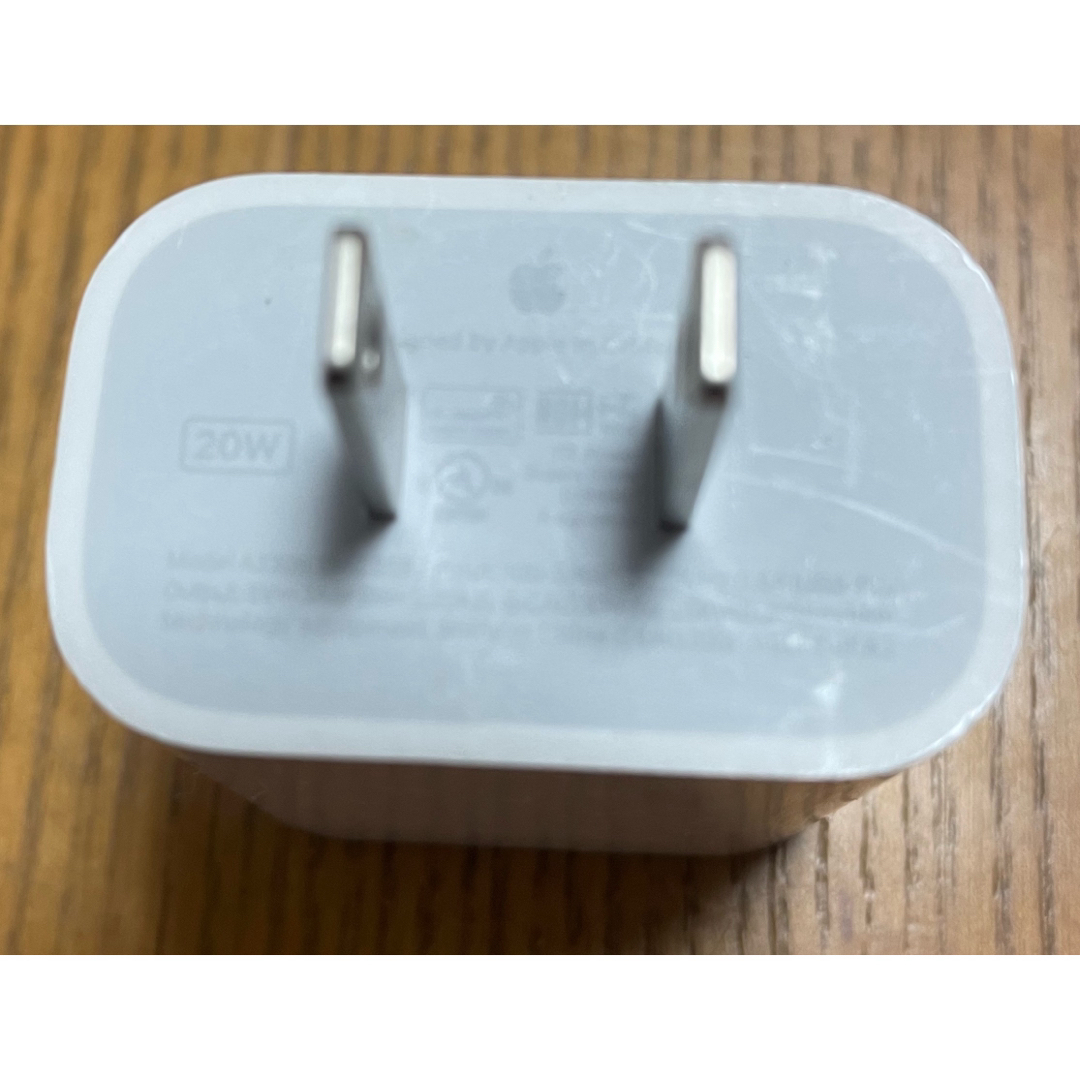 Apple(アップル)の【大特価‼︎】Apple純正品USB-C 20w ACアダプター充電器^_^ スマホ/家電/カメラのスマートフォン/携帯電話(バッテリー/充電器)の商品写真